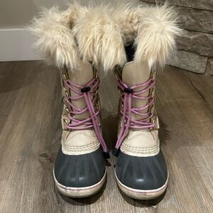 Girls Sorel Joan of Arc Insulated Snow Boots Size 4 (Big Kid)